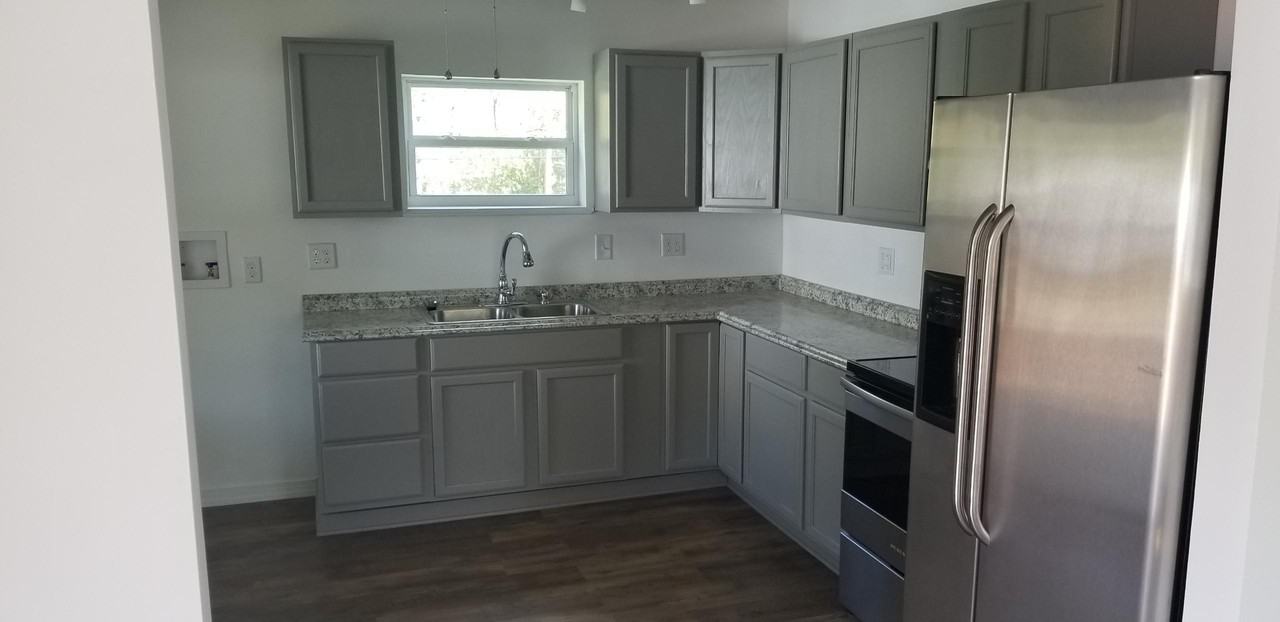 18 Green Dr #B - Photo 2 of 3