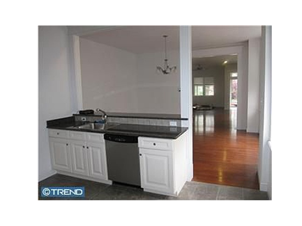 1132 S 46th St #1 - Photo 3 of 15