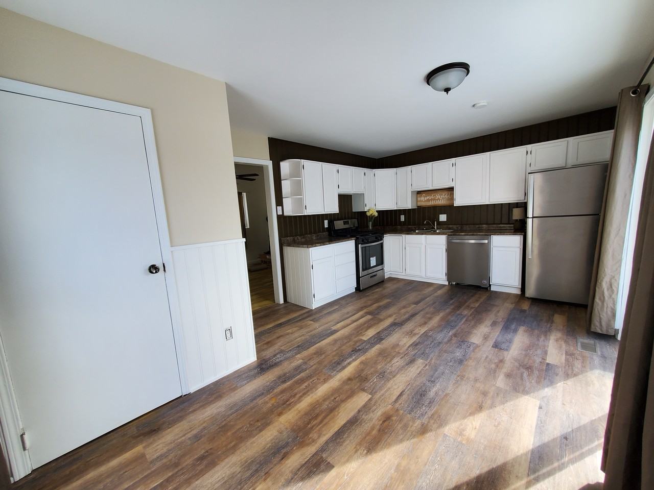 385 Alberta St #NA - Photo 3 of 15