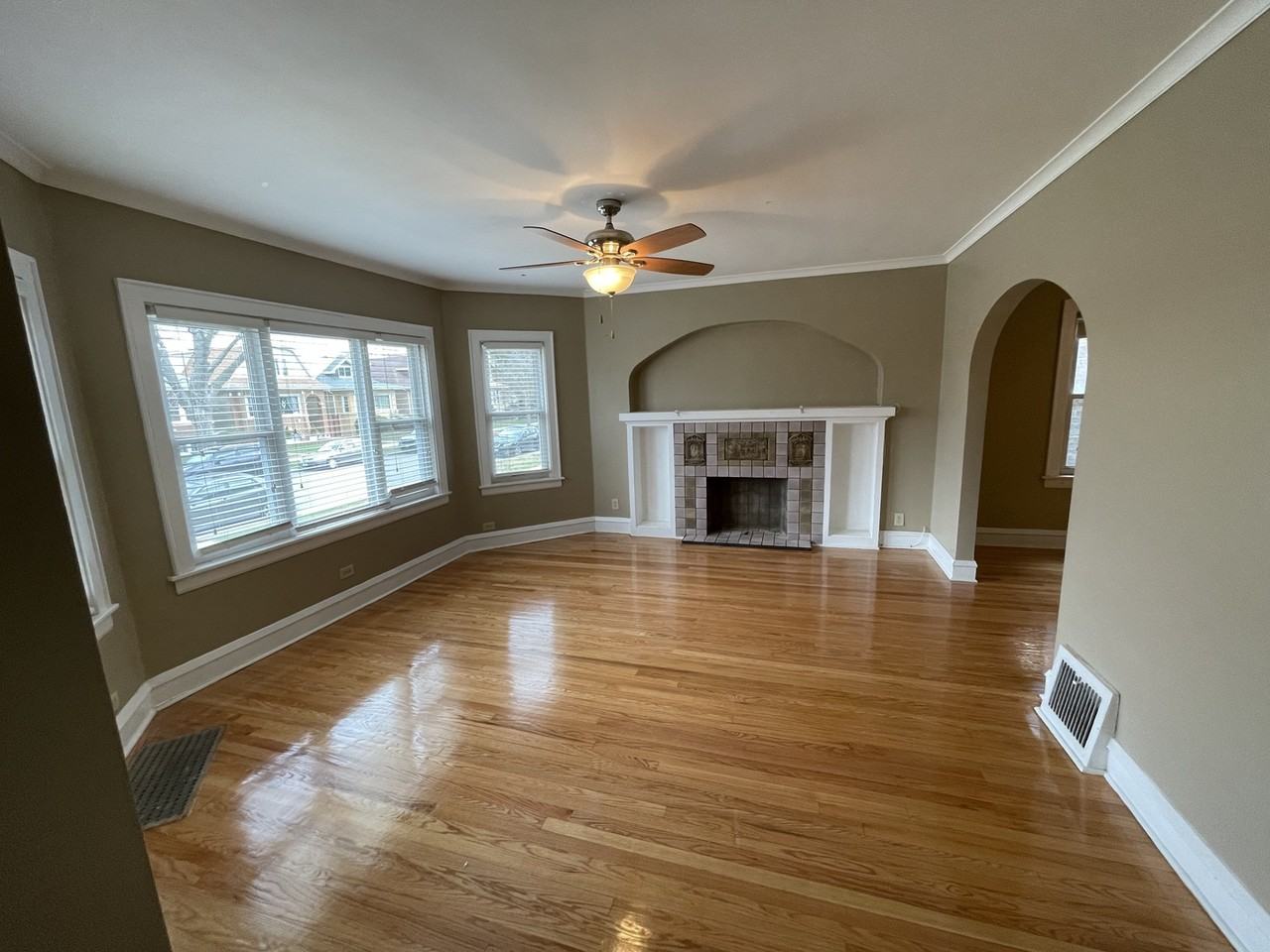 5327 W Wolfram St #1 - Photo 2 of 16