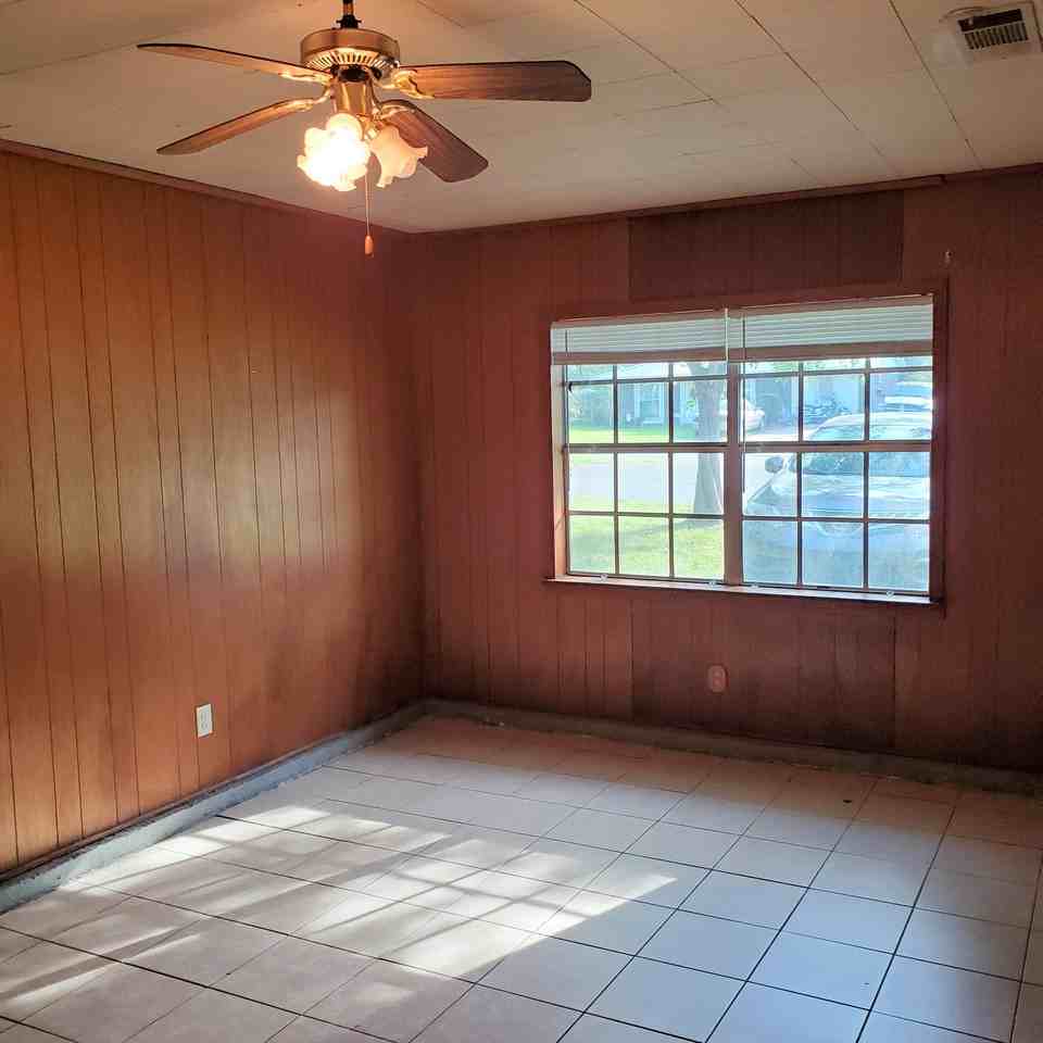 1048 Anderson Dr #NA - Photo 3 of 12