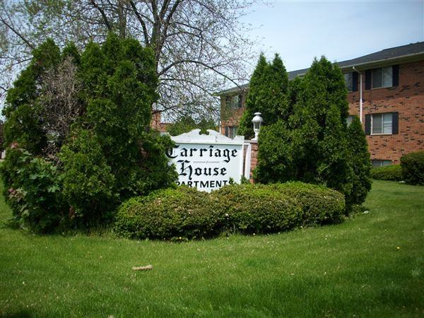 Carriage House Apartments - Photo 3 of 4