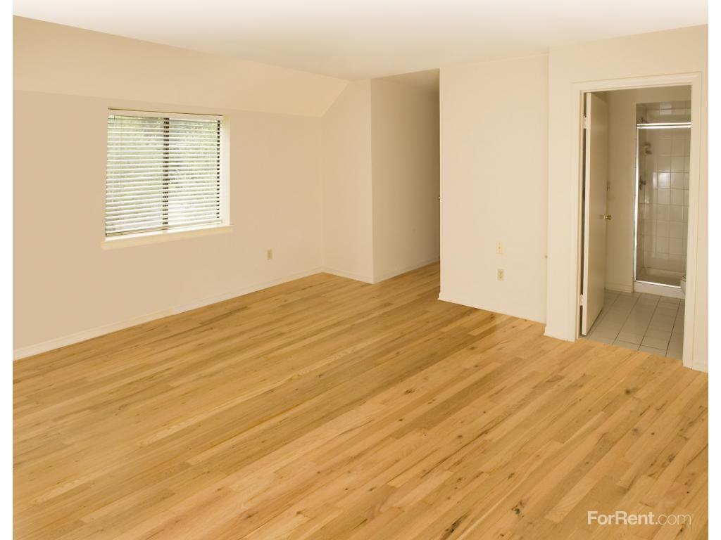 Stirling Manor - Photo 3 of 10