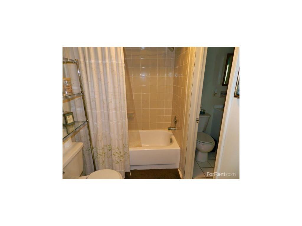 Stirling Manor - Photo 2 of 10