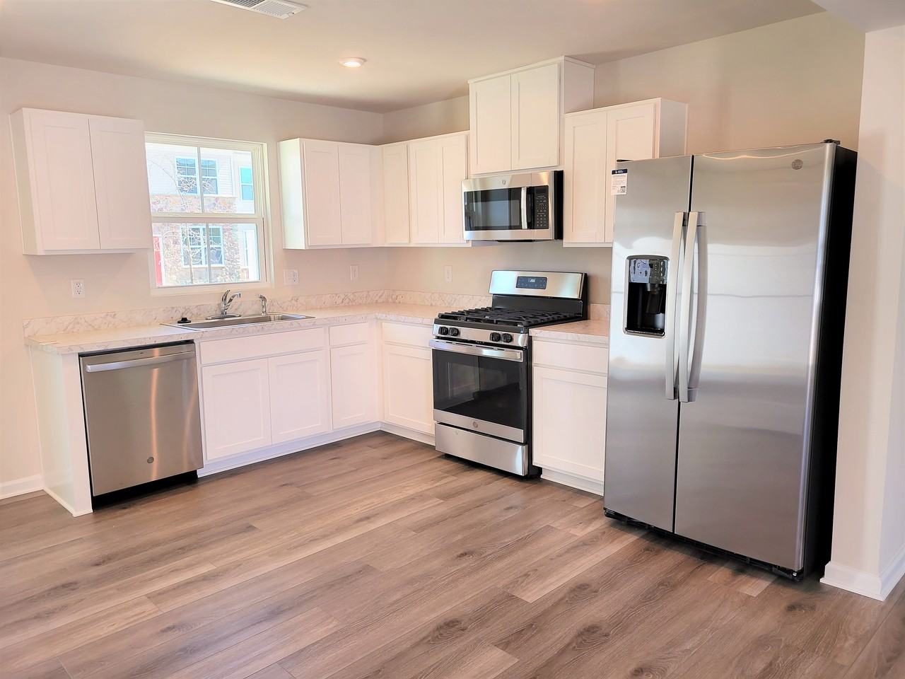 28 Mulberry Ln #28 - Photo 3 of 19