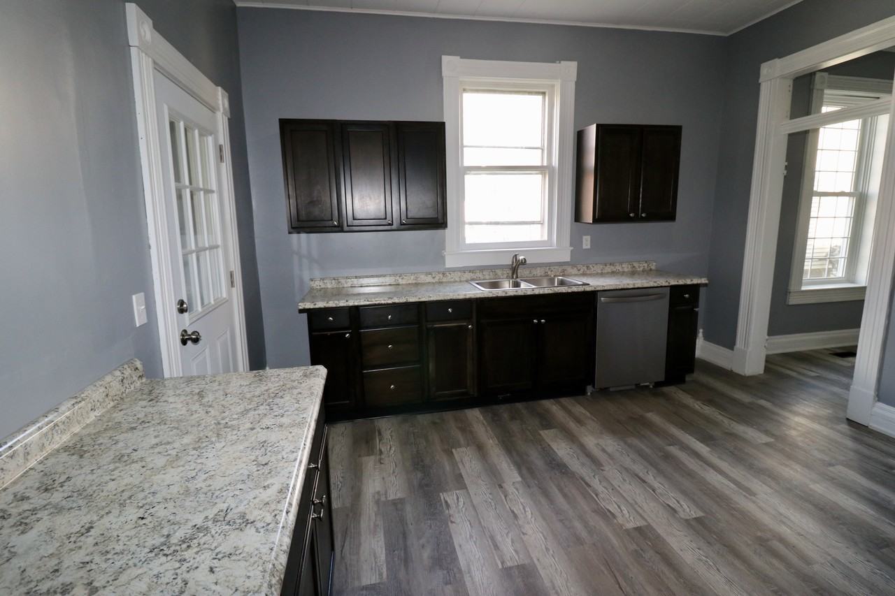 424 W Pearl St #424 - Photo 2 of 15