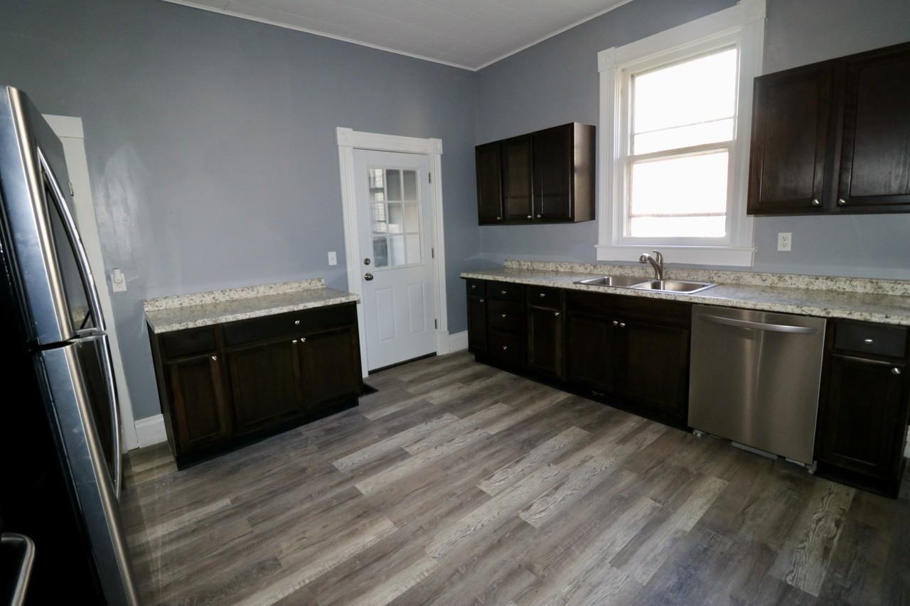 424 W Pearl St #424 - Photo 3 of 15