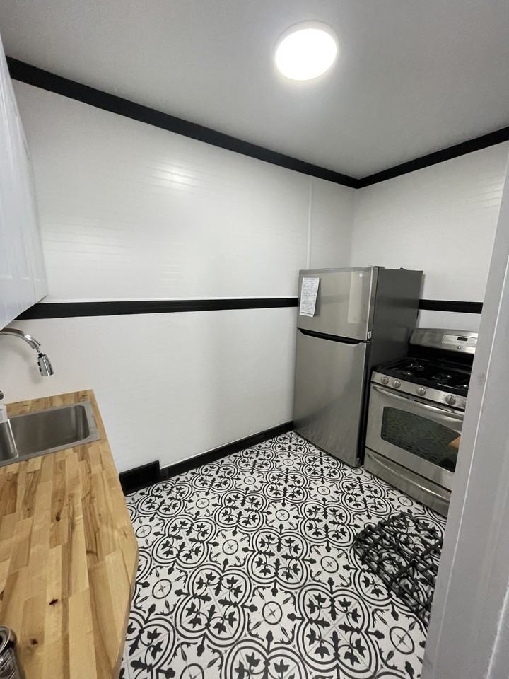 426 10th St #2 - Photo 2 of 4