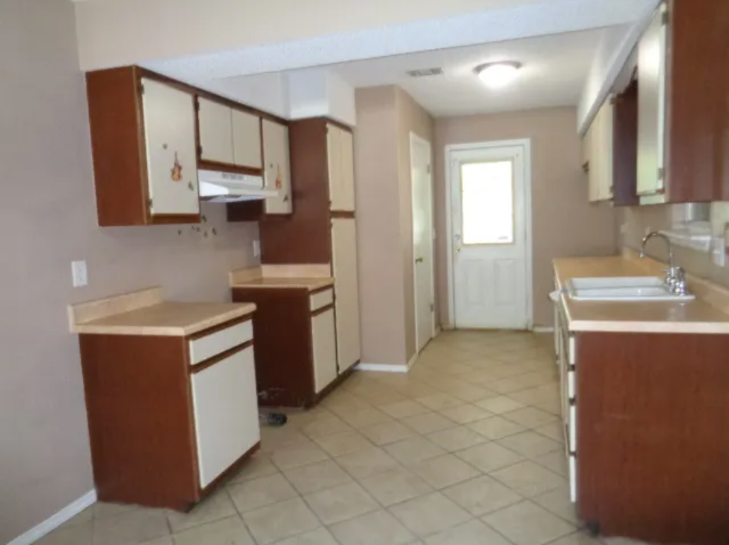 644 Maplewood Dr #NA - Photo 3 of 8