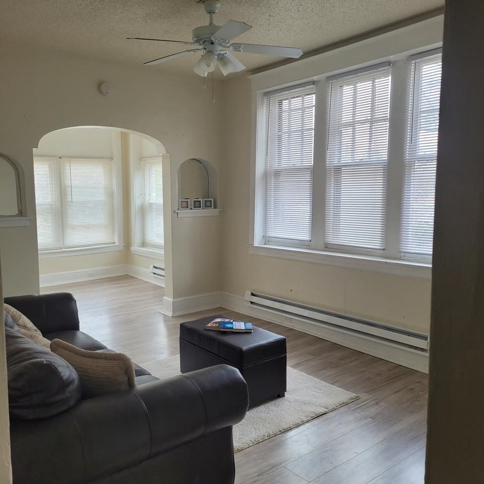 440 W Roosevelt Blvd #1stFLFRONT - Photo 3 of 7