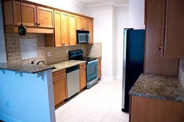 711 Elbert St Sw #NA - Photo 2 of 6