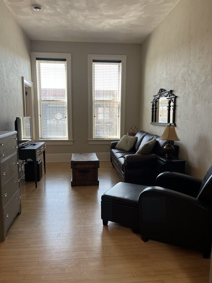 113 W Wisconsin Ave #1 - Photo 3 of 12