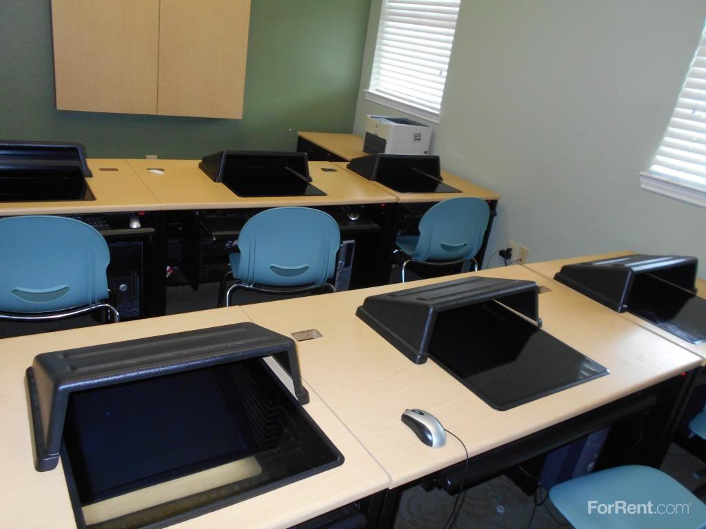 Rosemont of Oak Hollow Apartments 3015 E Ledbetter Dr, Dallas, TX