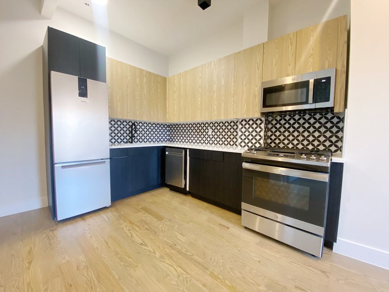 1153 Broadway #1A - Photo 3 of 5