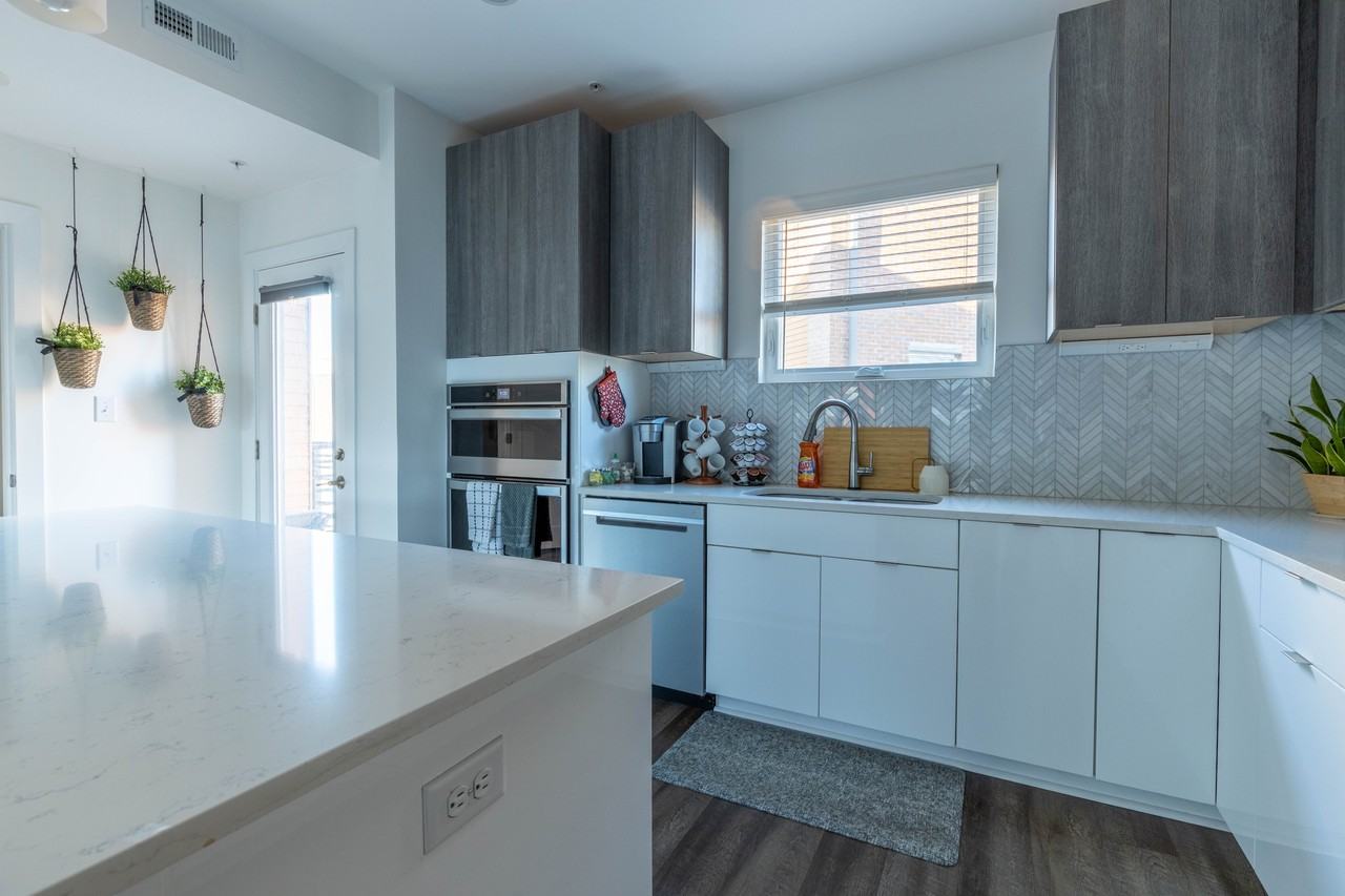 112 E North St #112 - Photo 3 of 30