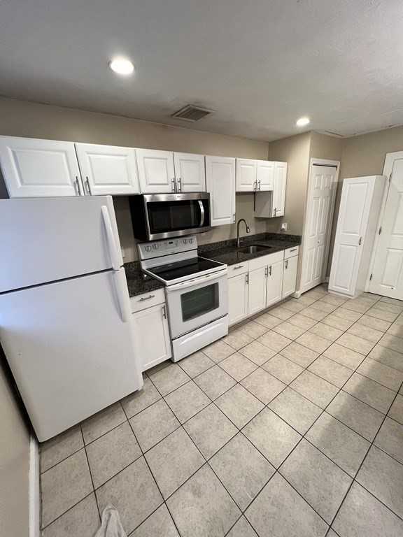 868 Bedford St #3 - Photo 2 of 11