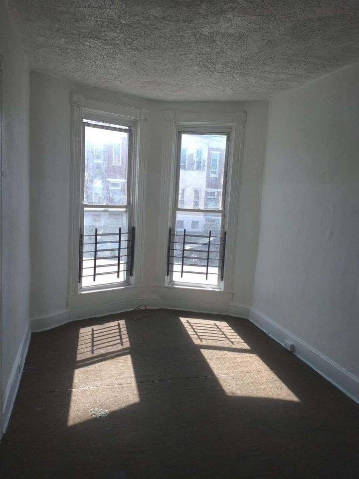 1938 W Lexington St #1 - Photo 3 of 6