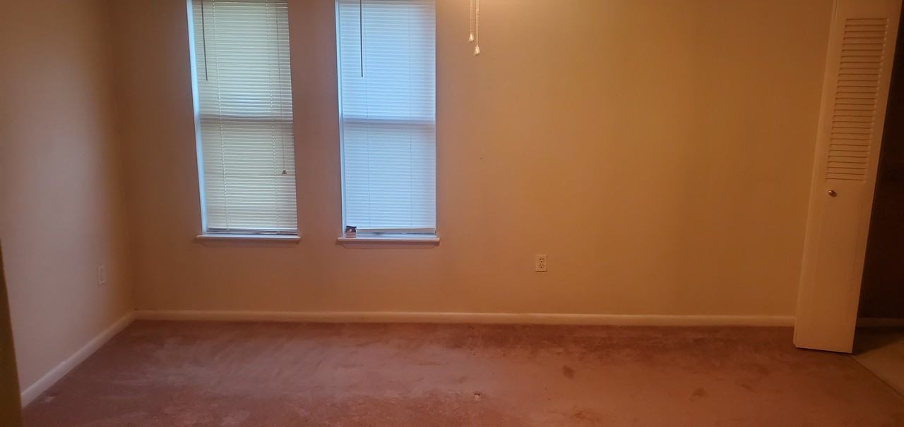 305 Creek Dr #305 - Photo 2 of 9