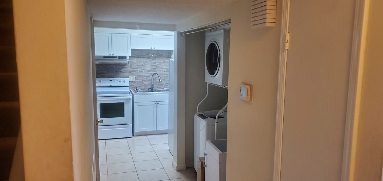 305 Creek Dr #305 - Photo 3 of 9