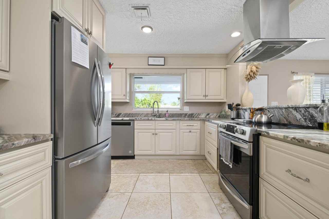 2508 Mineola Way #NA - Photo 2 of 31