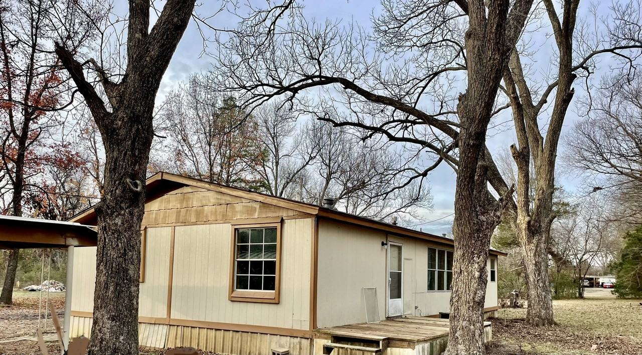 1450 E Poplar St #NA - Photo 3 of 4