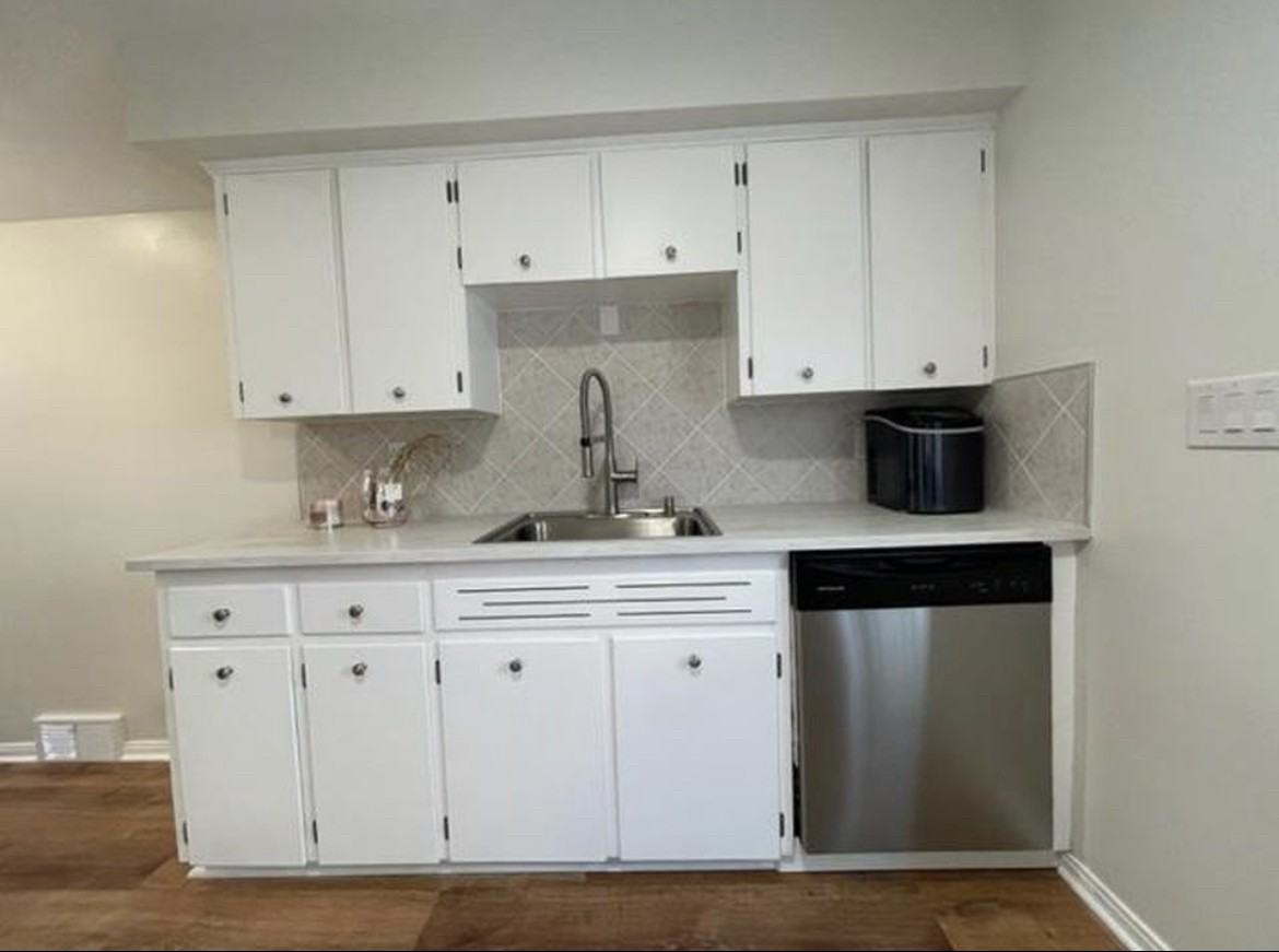 2053 Vernier Rd #1 - Photo 3 of 20