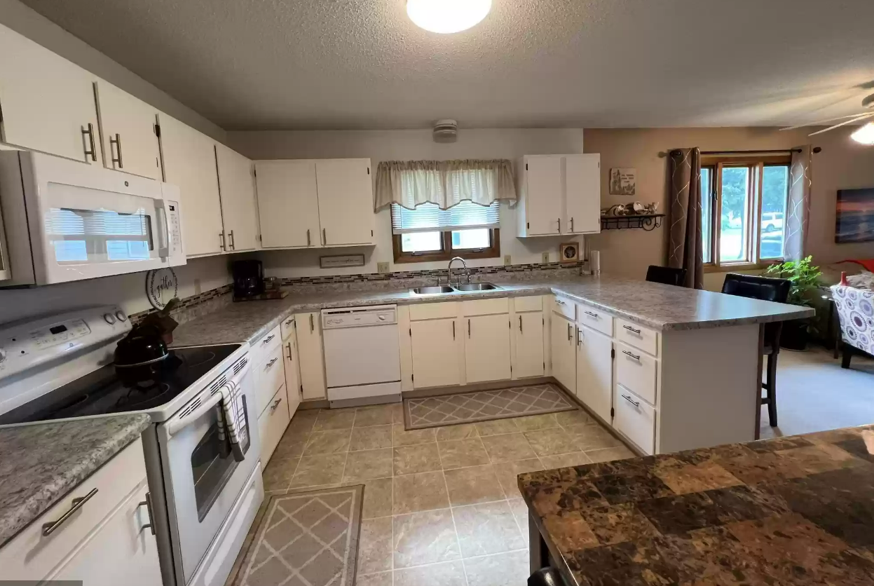 910 2nd St Ne #NA - Photo 2 of 10