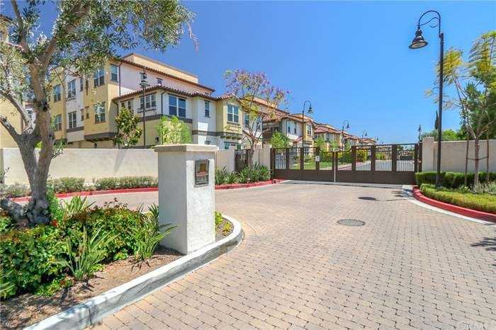 3810 W Kent Ave #1 - Photo 3 of 13