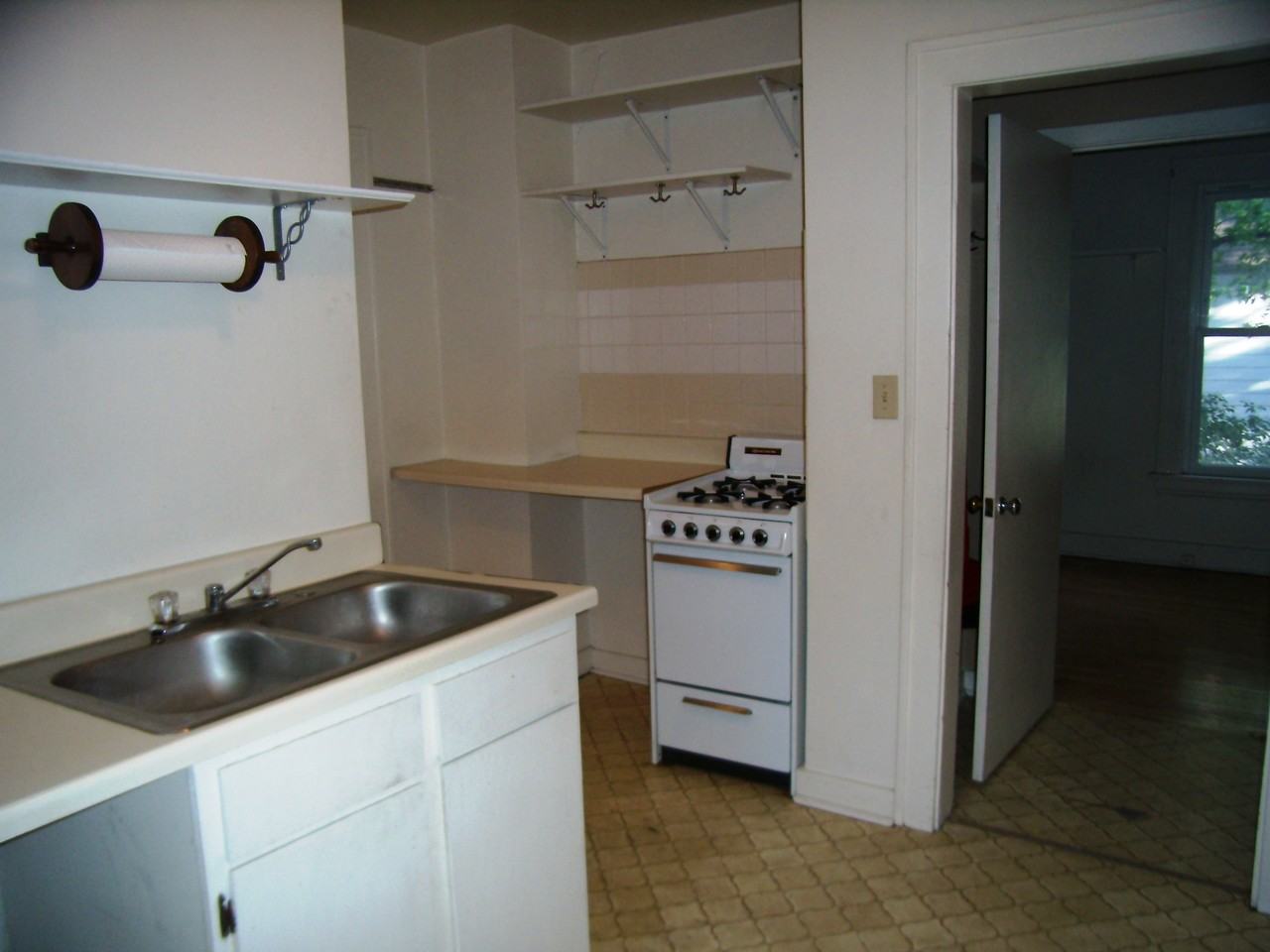 994 Old Lexington Ave #C - Photo 2 of 13