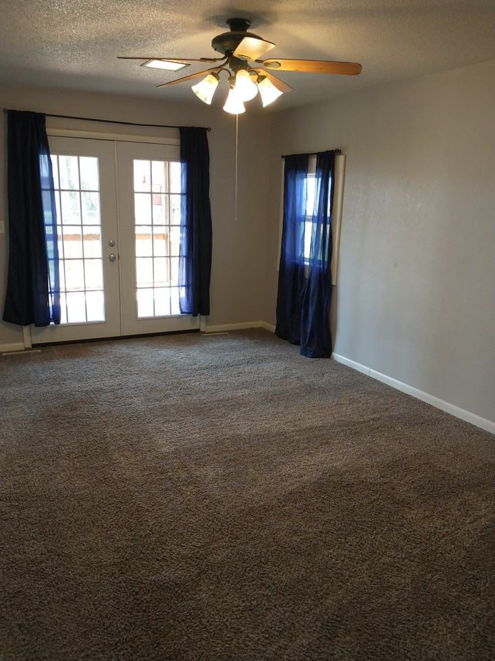 1115 W Ashland St #NA - Photo 2 of 16