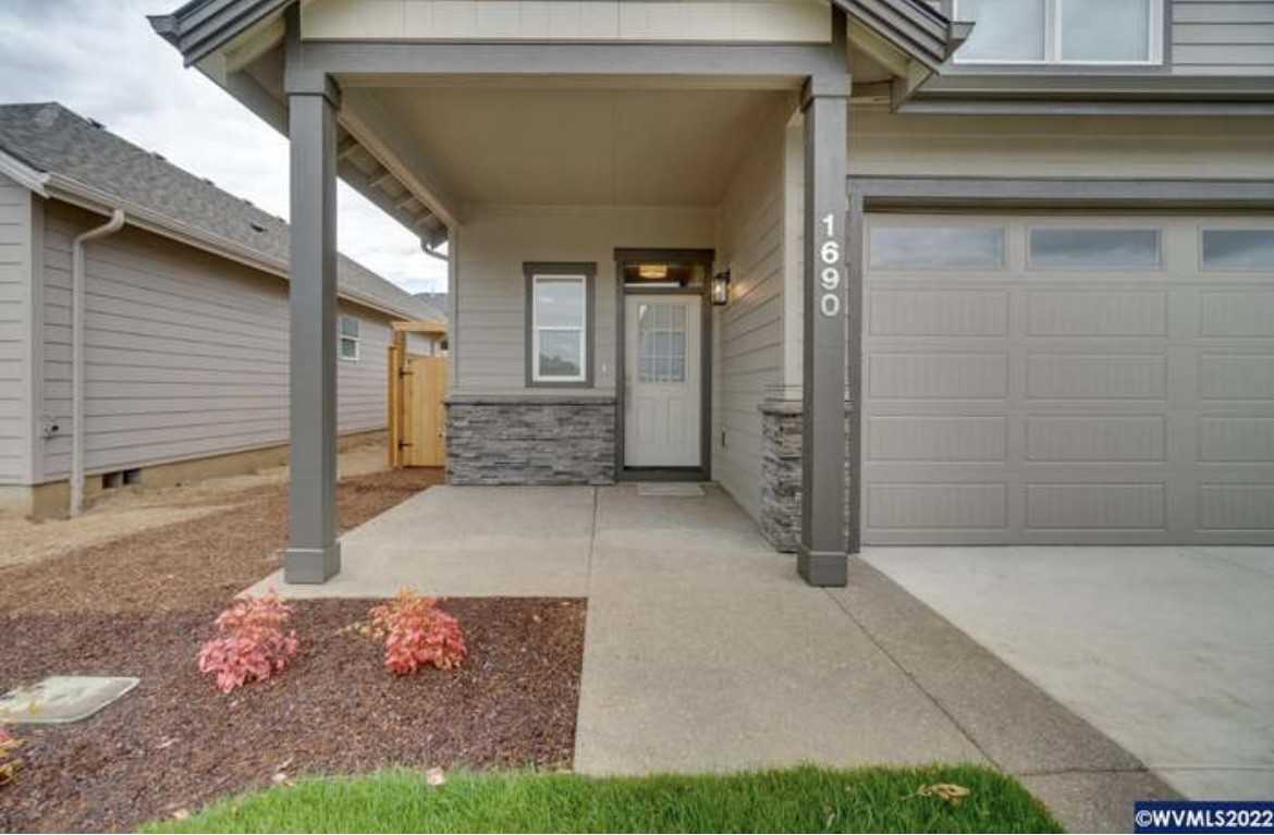 1690 Se Thimbleberry Ave #NA - Photo 2 of 22