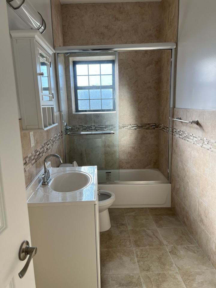 320 Soundview Ave #2S - Photo 2 of 12