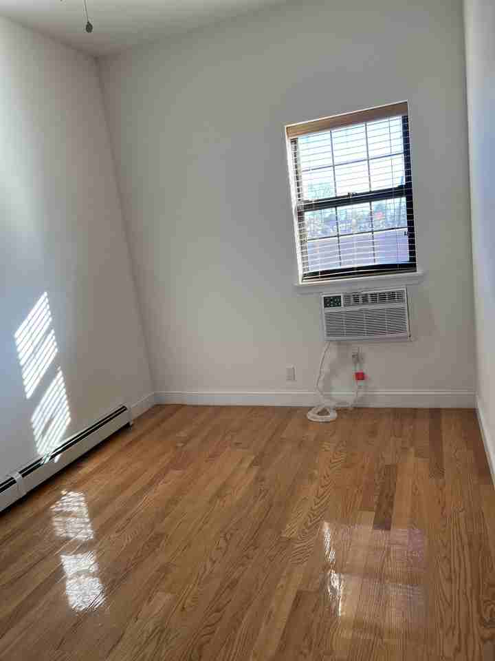 320 Soundview Ave #2S - Photo 3 of 12