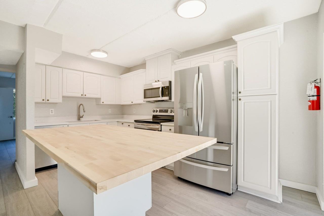 2649 Lake Dr #1 - Photo 3 of 30