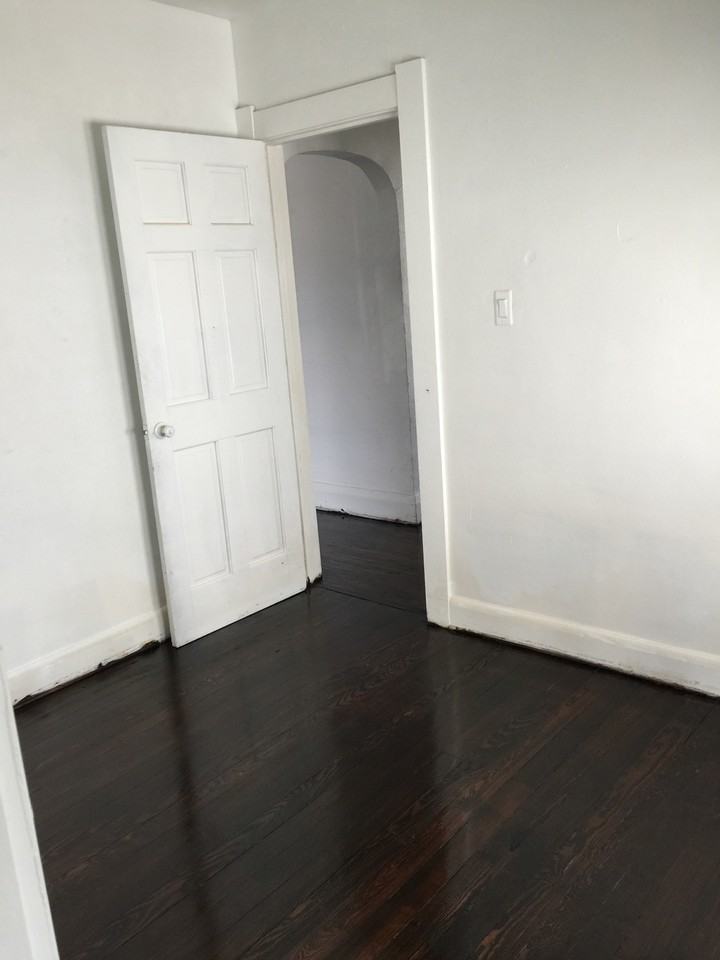 1040 Woodsdale Ave #NA - Photo 2 of 12