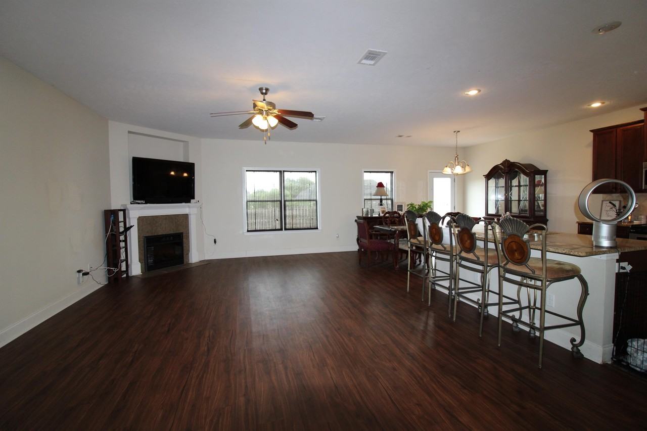 650 Dunrobin Ln #1 - Photo 5 of 17
