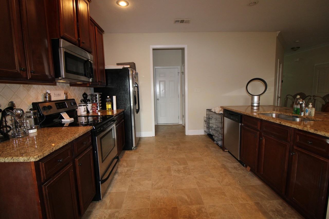 650 Dunrobin Ln #1 - Photo 6 of 17