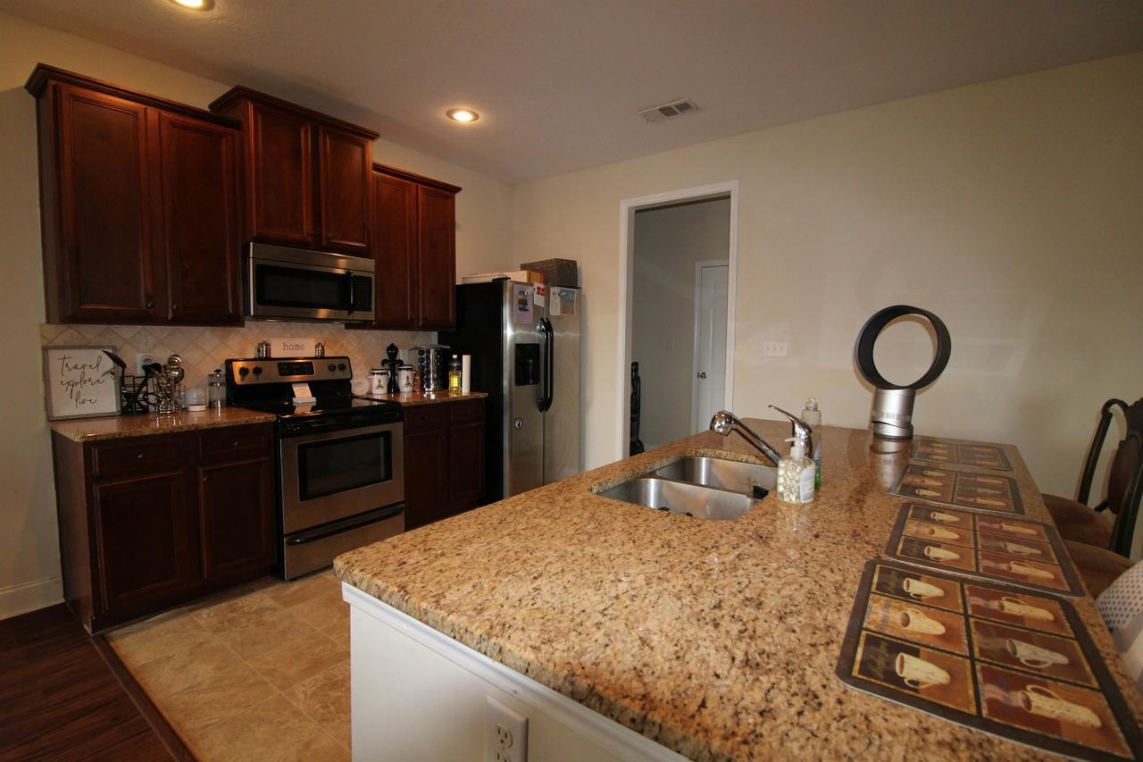 650 Dunrobin Ln #1 - Photo 7 of 17