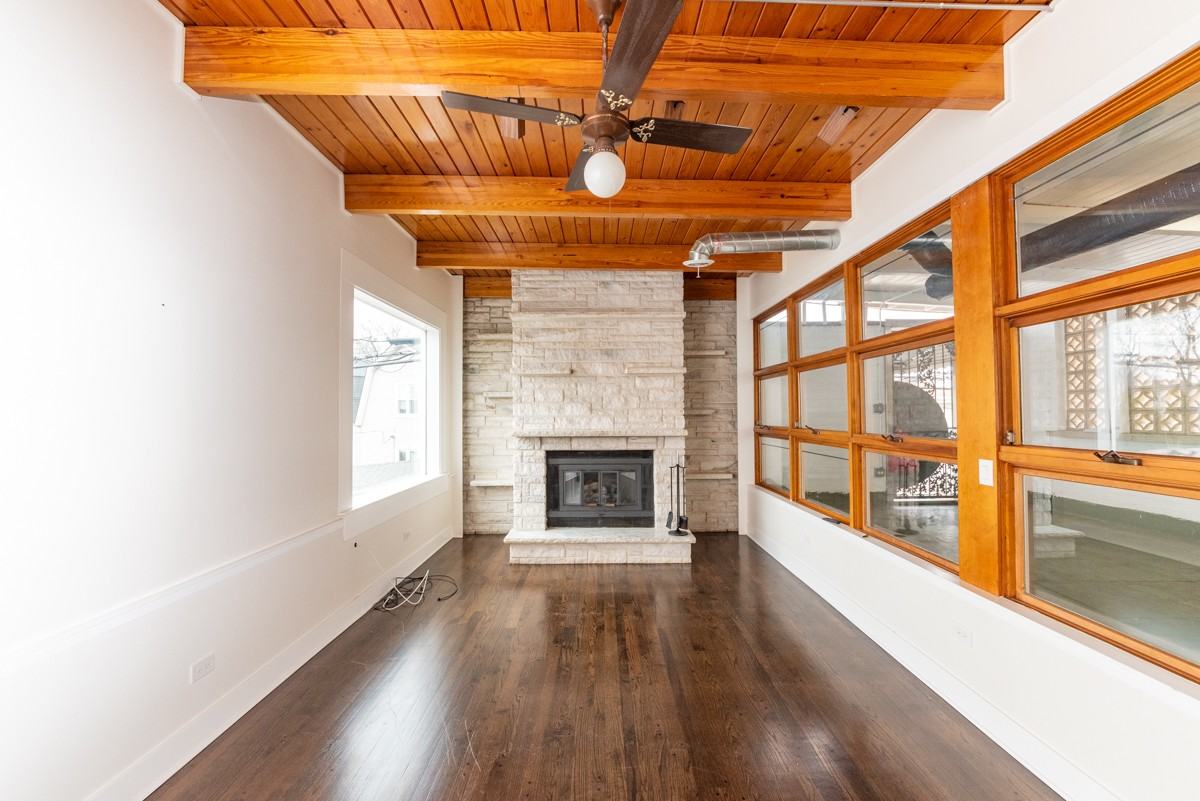 5742 N Milwaukee River Pkwy #02V - Photo 2 of 14