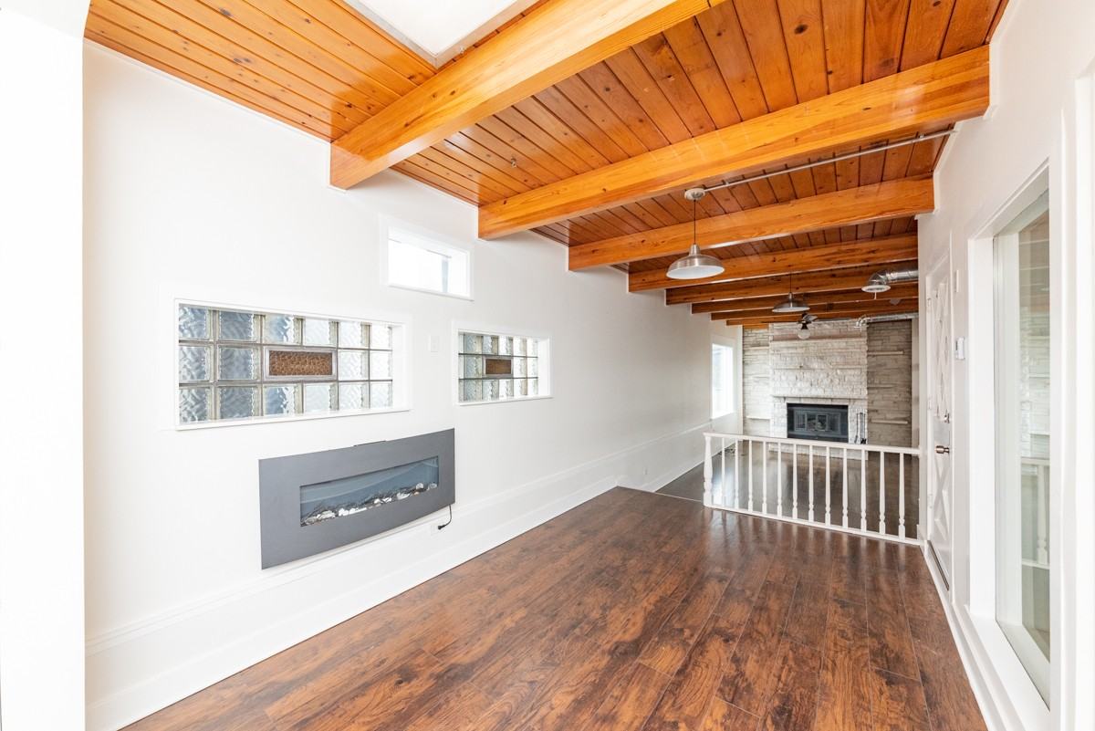 5742 N Milwaukee River Pkwy #02V - Photo 3 of 14