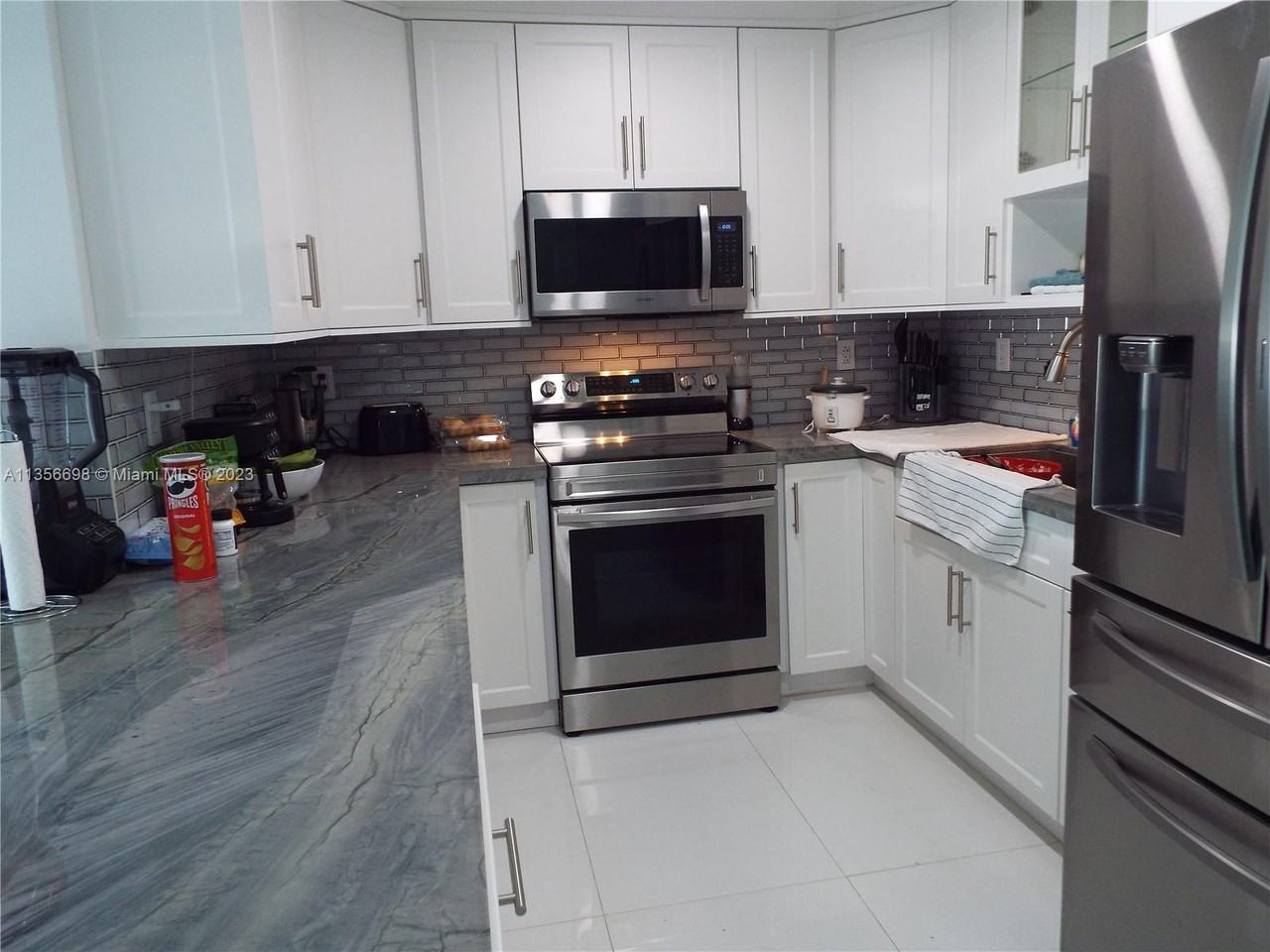 1401 Nw 87th Way #NA - Photo 3 of 15