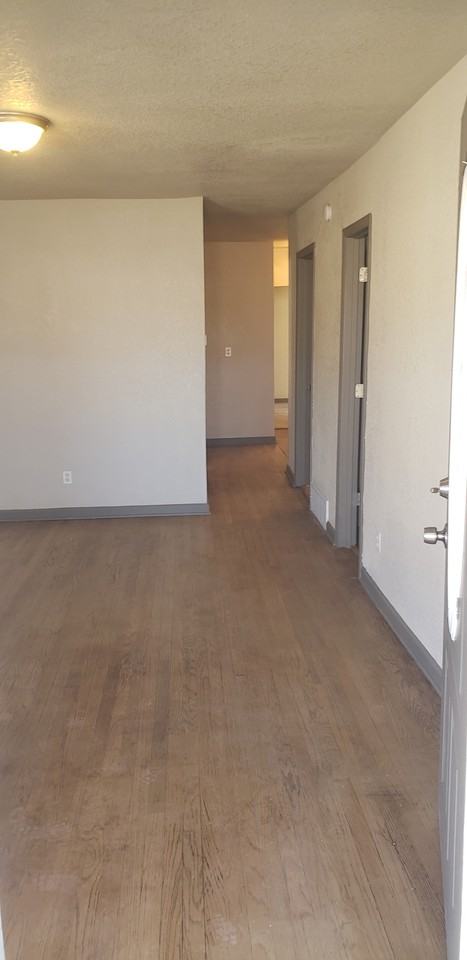 1712 W 20th St #NA - Photo 3 of 19