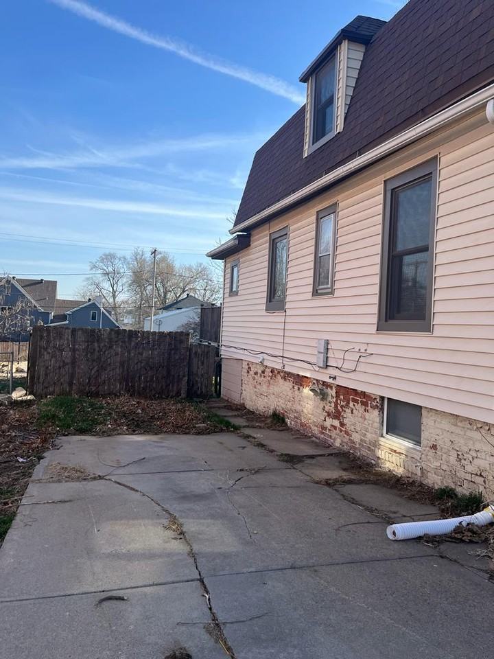 4315 Seward St #1 - Photo 2 of 14