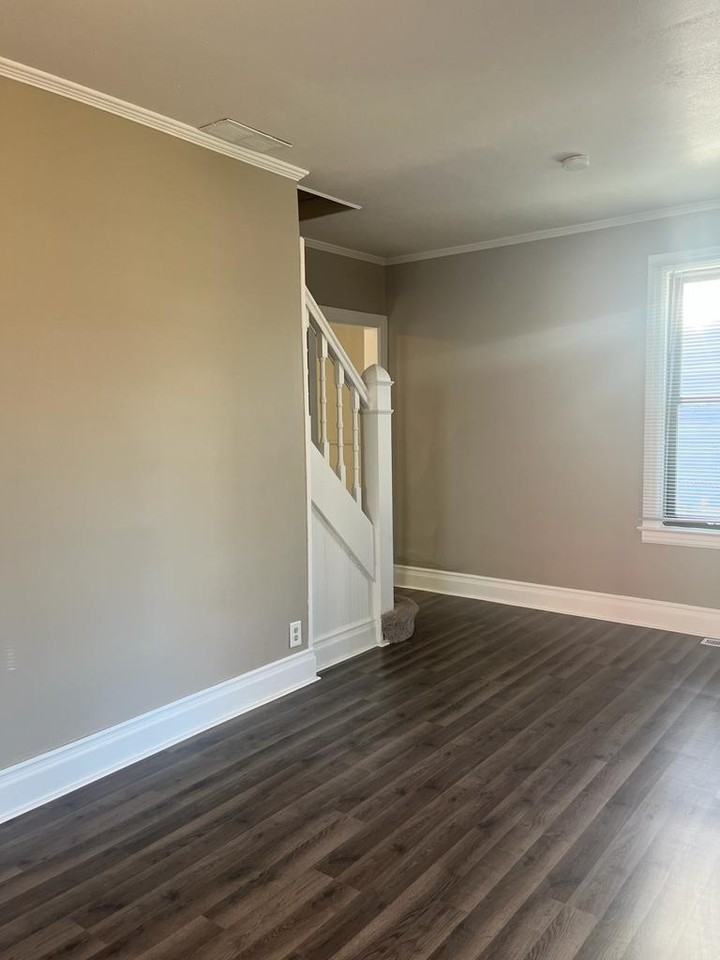 4315 Seward St #1 - Photo 3 of 14