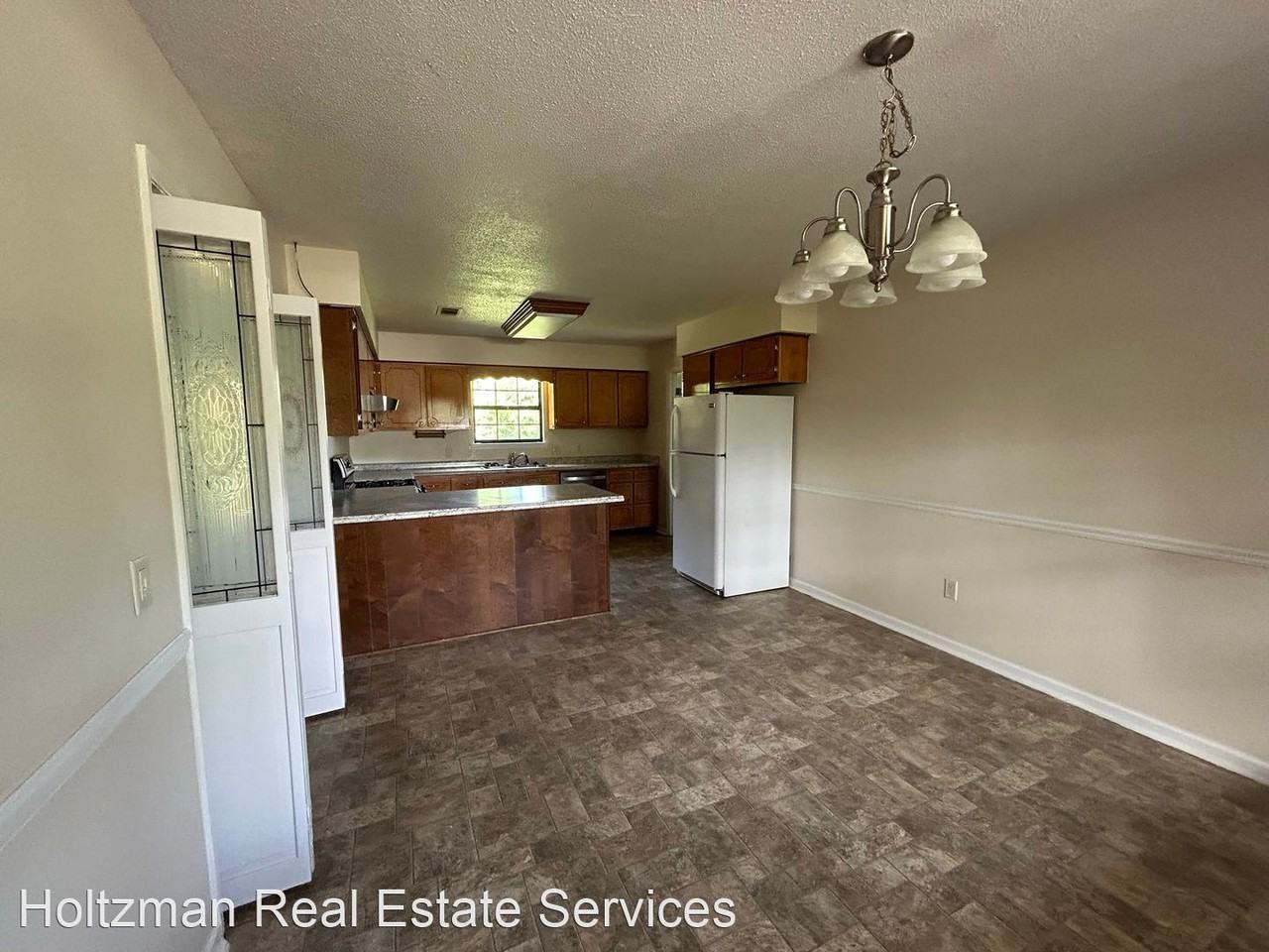 240 N Maple Dr - Photo 2 of 13