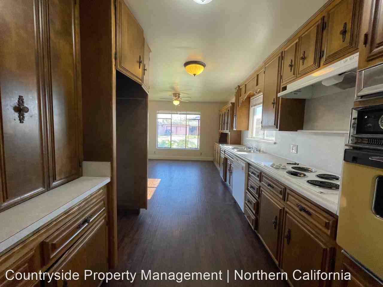 78 Stanislaus Ave - Photo 3 of 26