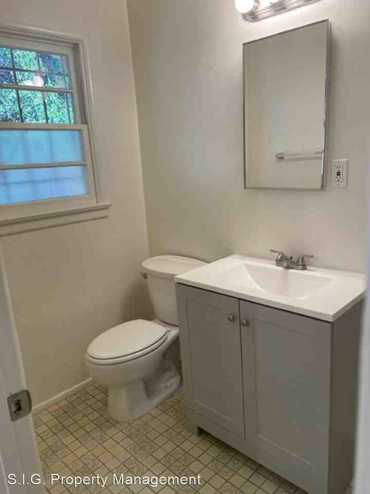 3238 Cornwall Dr - Photo 3 of 22