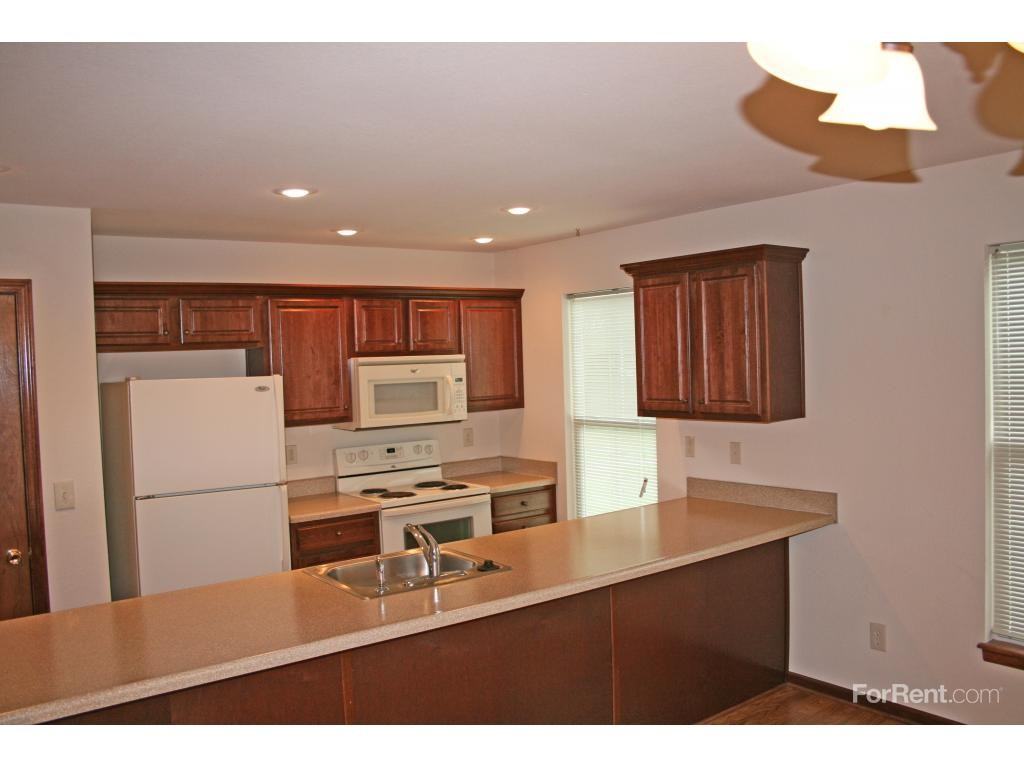 Prairiebrooke Duplexes - Photo 2 of 16