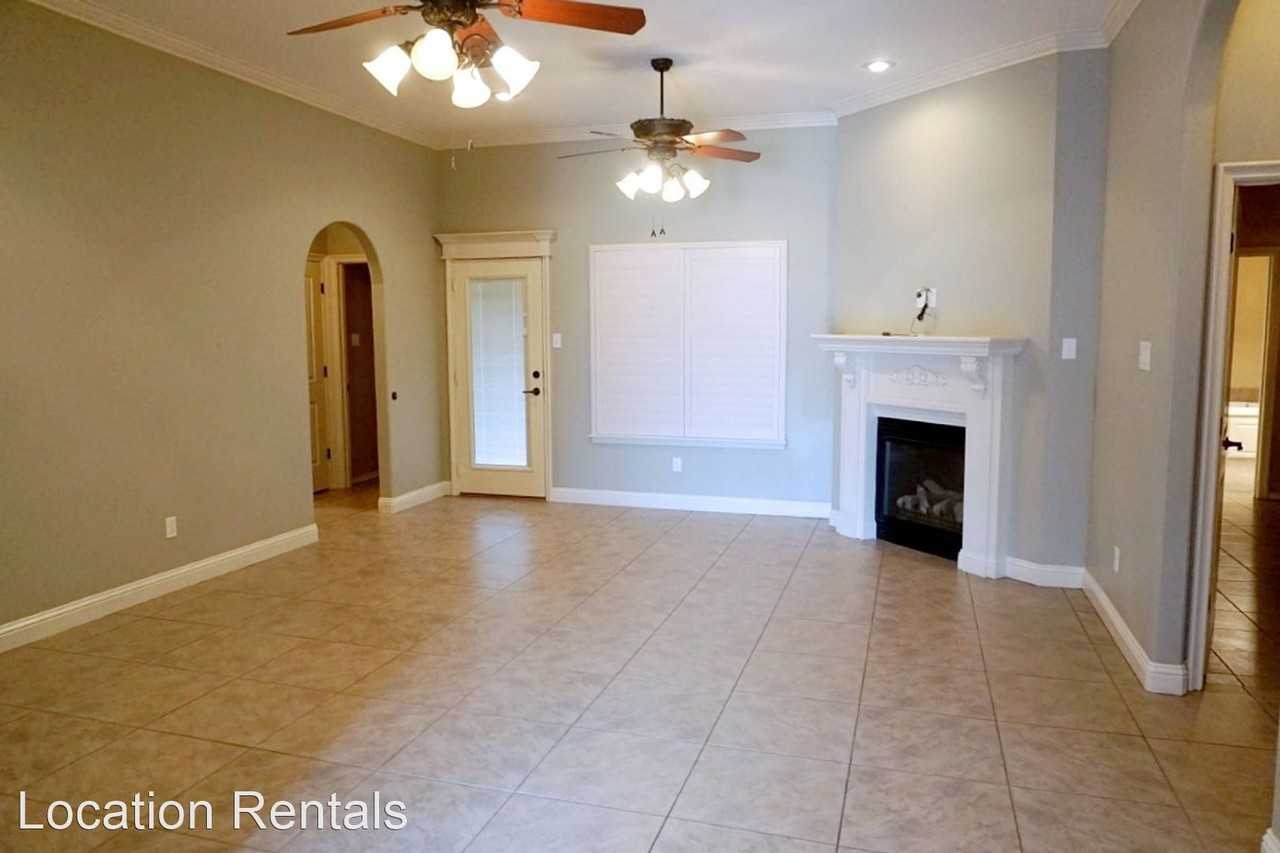 6410 93rd St - Photo 3 of 11