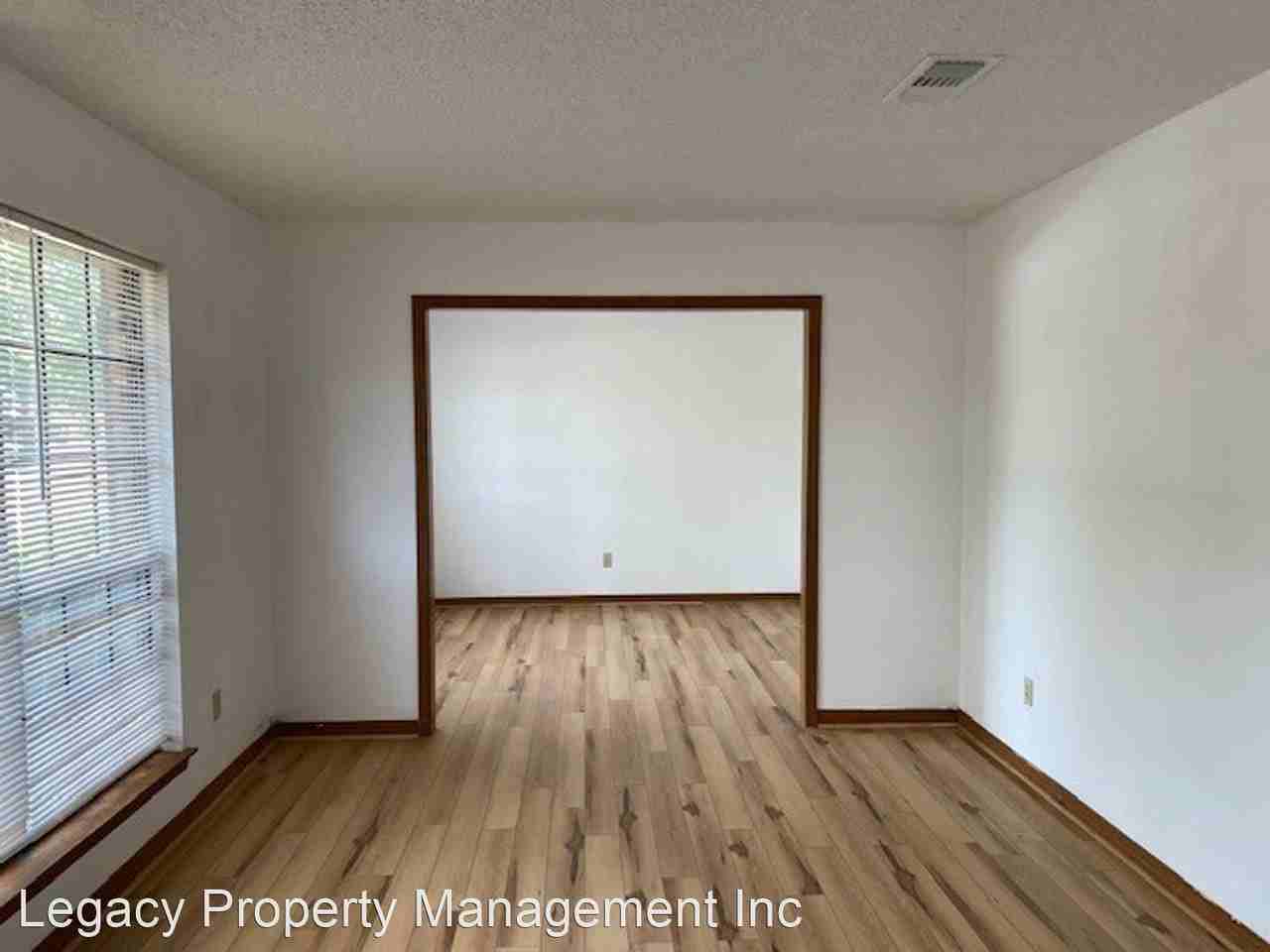 4270 April Rd - Photo 3 of 14